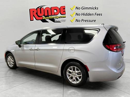 2024 Chrysler Pacifica Touring-L