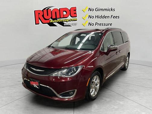 Red 2018 Chrysler Pacifica Limited