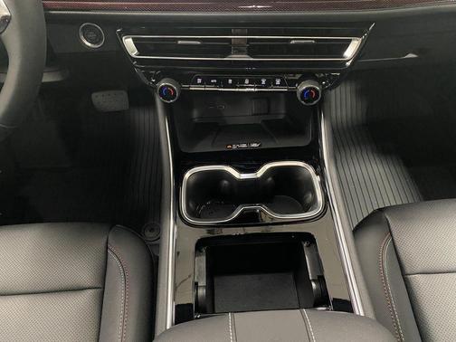 Sterling Gray 2026 Chevrolet Traverse Z71