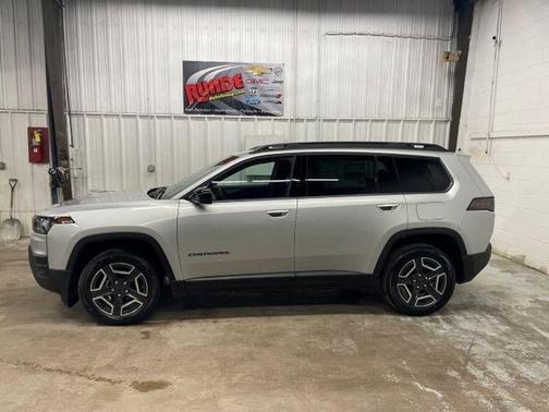 Silver Zynith Clearcoat 2026 Jeep Cherokee LAREDO/LIMITED