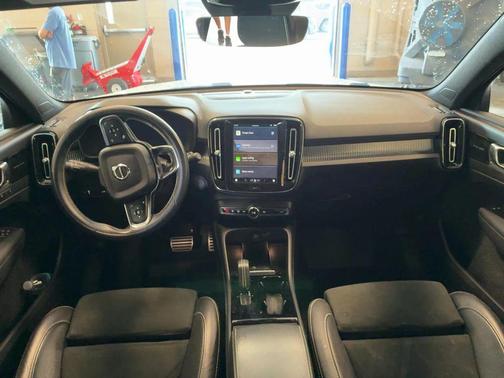 2021 Volvo XC40 Recharge Pure Electric P8