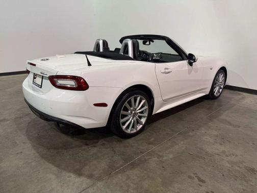 2017 FIAT 124 Spider Base