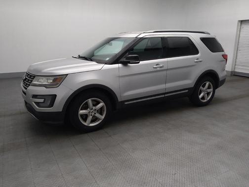 Ingot Silver Metallic 2016 Ford Explorer XLT