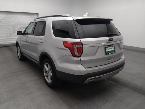 Ingot Silver Metallic 2016 Ford Explorer XLT