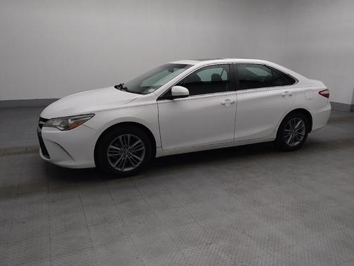 Super White 2017 Toyota Camry SE