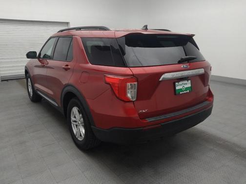 Rapid Red Metallic Tinted Clearcoat 2021 Ford Explorer XLT