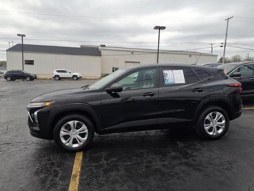Mosaic Black Metallic 2024 Chevrolet Trax LS