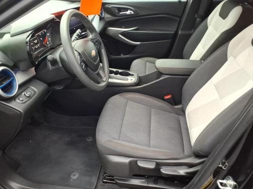 Mosaic Black Metallic 2024 Chevrolet Trax LS