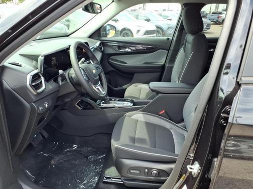 Mosaic Black Metallic 2026 Chevrolet Trailblazer LT