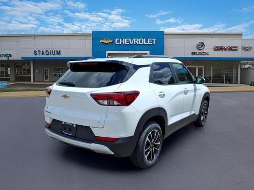 Summit White 2026 Chevrolet Trailblazer LT