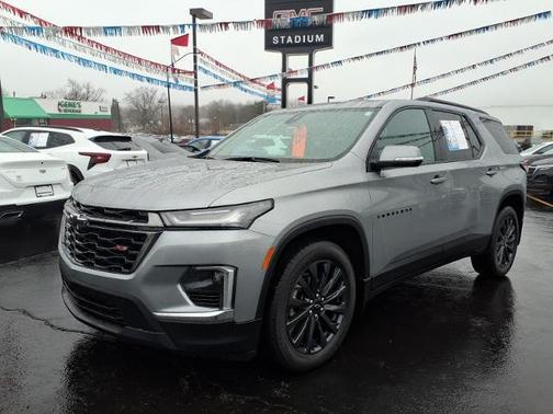 Sterling Gray Metallic 2023 Chevrolet Traverse RS