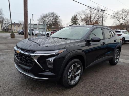 Mosaic Black Metallic 2026 Chevrolet Trax LT