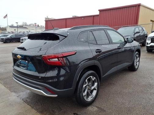 Mosaic Black Metallic 2026 Chevrolet Trax LT