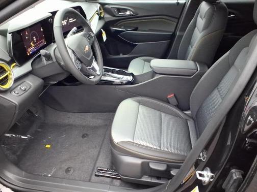 Mosaic Black Metallic 2026 Chevrolet Trax LT