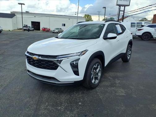 Summit White 2024 Chevrolet Trax LT