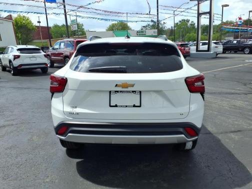 Summit White 2024 Chevrolet Trax LT
