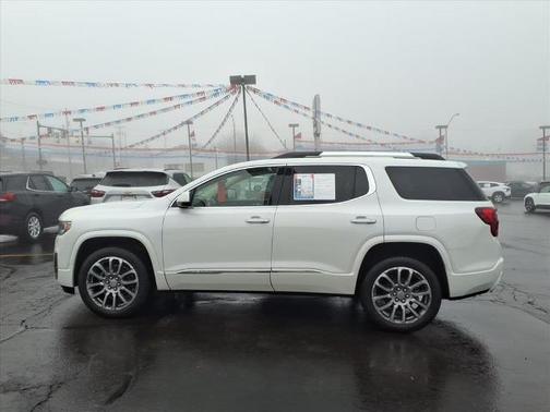 2023 GMC Acadia Denali