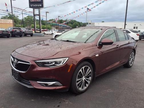 2019 Buick Regal Sportback Essence