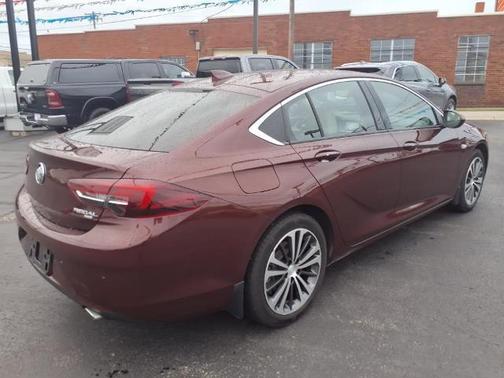 2019 Buick Regal Sportback Essence