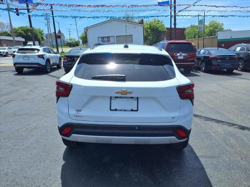 Summit White 2024 Chevrolet Trax LT