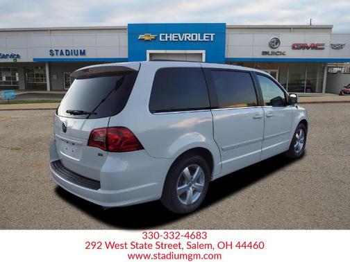 Photo 3 of 23 of 2011 Volkswagen Routan SE