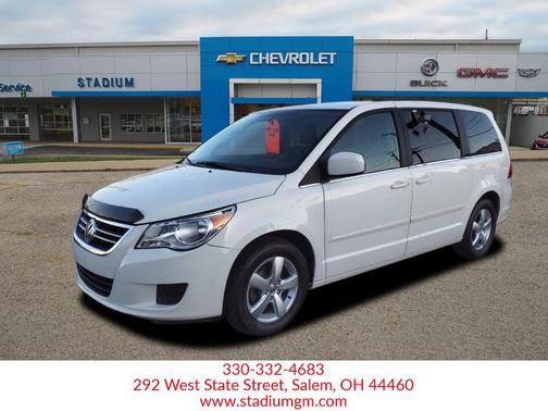 Photo 1 of 23 of 2011 Volkswagen Routan SE