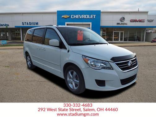 Photo 4 of 23 of 2011 Volkswagen Routan SE
