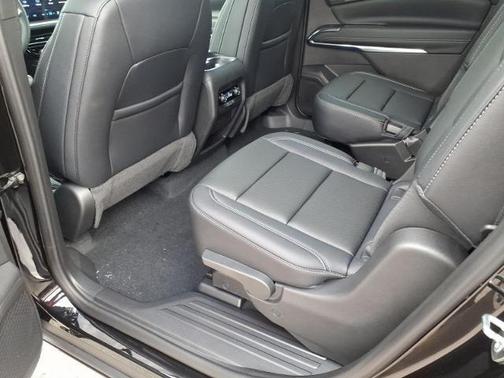 Mosaic Black Metallic 2026 Chevrolet Traverse LT