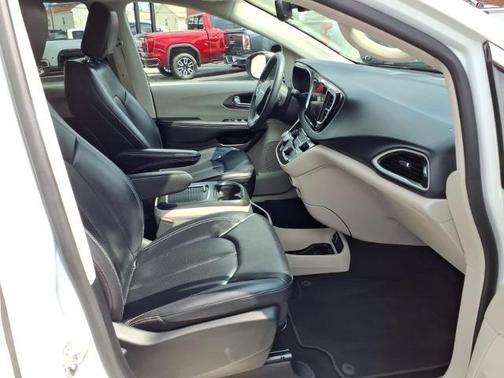 Bright White Clearcoat 2023 Chrysler Pacifica Touring-L