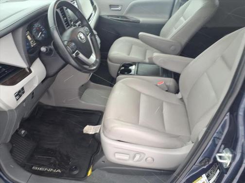 2020 Toyota Sienna XLE