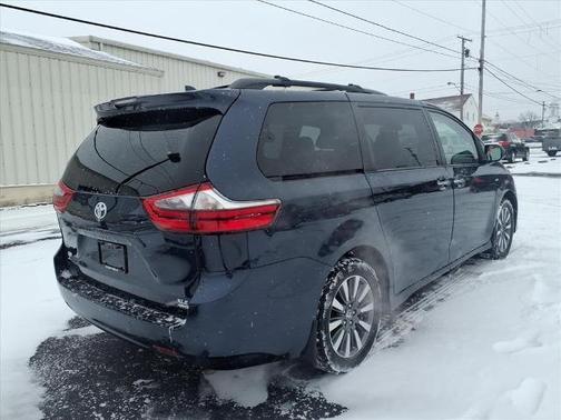2020 Toyota Sienna XLE