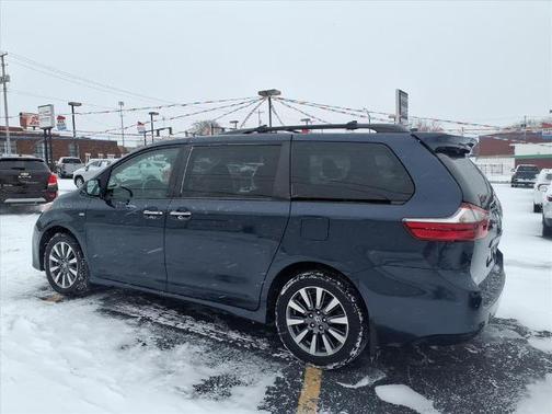 2020 Toyota Sienna XLE