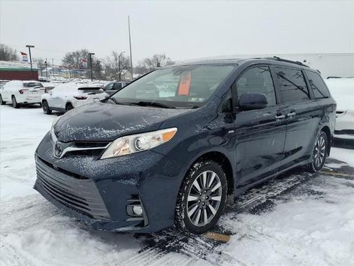 2020 Toyota Sienna XLE