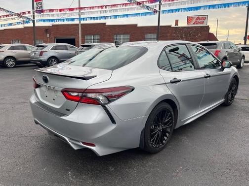 2022 Toyota Camry Hybrid SE