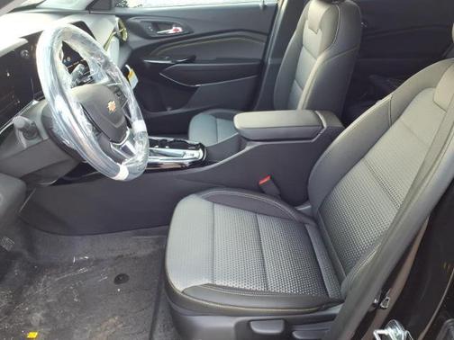 Mosaic Black Metallic 2026 Chevrolet Trax LT