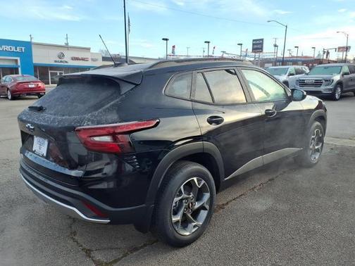 Mosaic Black Metallic 2026 Chevrolet Trax LT