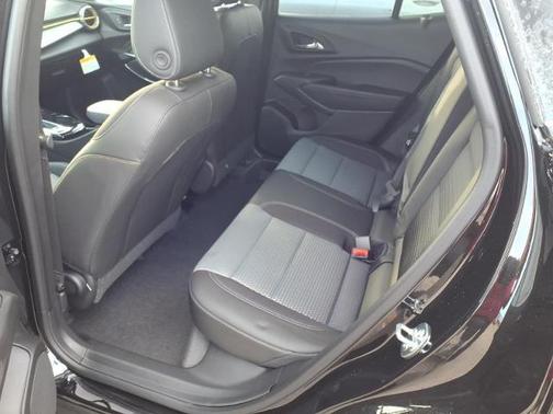 Mosaic Black Metallic 2026 Chevrolet Trax LT