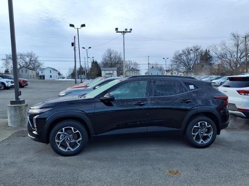Mosaic Black Metallic 2026 Chevrolet Trax LT