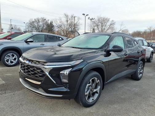 Mosaic Black Metallic 2026 Chevrolet Trax LT
