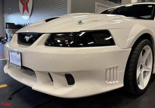 Oxford White Clearcoat 2001 Ford Mustang GT