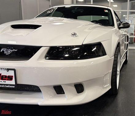 Oxford White Clearcoat 2001 Ford Mustang GT