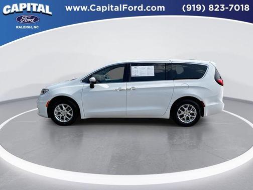 2023 Chrysler Pacifica Touring-L