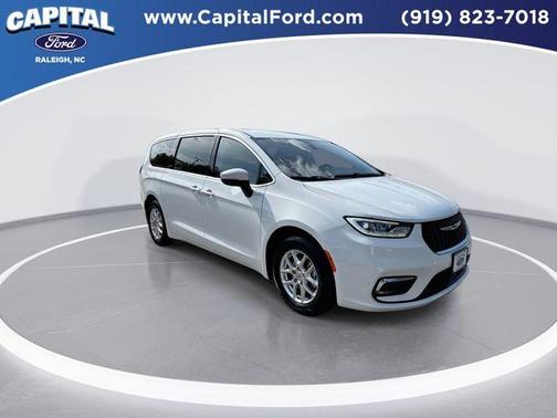 2023 Chrysler Pacifica Touring-L