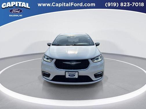 2023 Chrysler Pacifica Touring-L