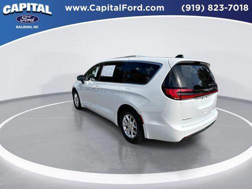 2023 Chrysler Pacifica Touring-L