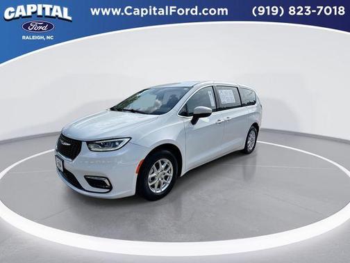 2023 Chrysler Pacifica Touring-L