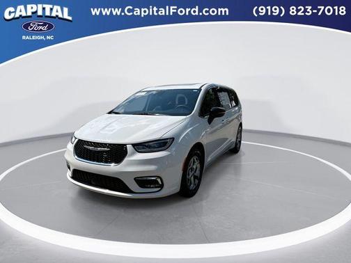 Bright White Clearcoat 2024 Chrysler Pacifica Limited
