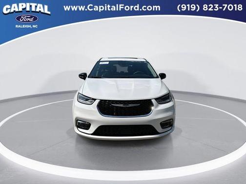 Bright White Clearcoat 2024 Chrysler Pacifica Limited