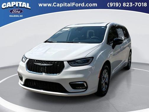 Bright White Clearcoat 2024 Chrysler Pacifica Limited