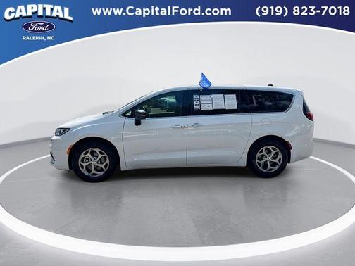 Bright White Clearcoat 2024 Chrysler Pacifica Limited